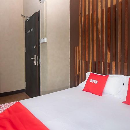 Oyo 90094 Hi Inn 3 Сібу Екстер'єр фото