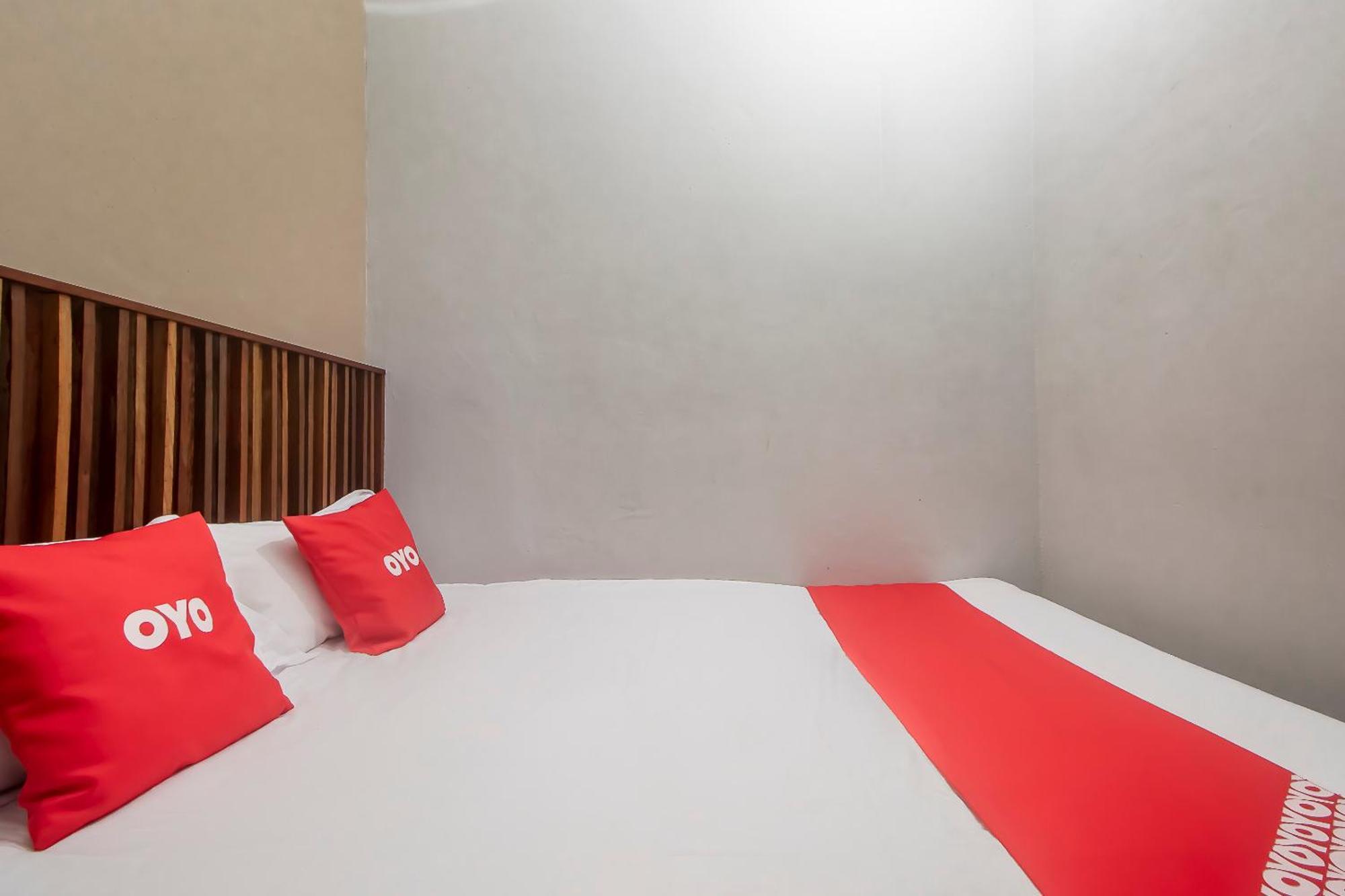 Oyo 90094 Hi Inn 3 Сібу Екстер'єр фото
