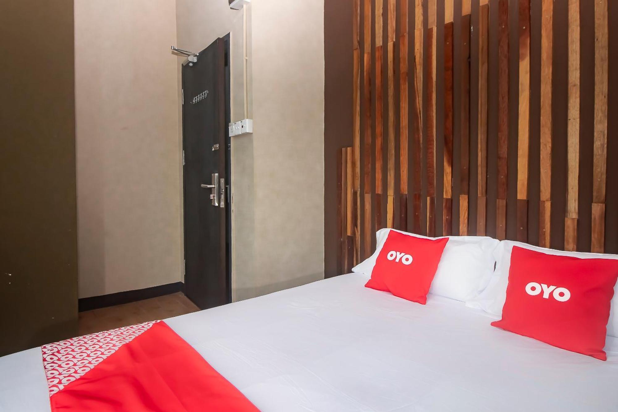 Oyo 90094 Hi Inn 3 Сібу Екстер'єр фото